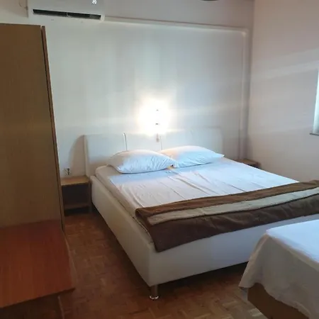 Economy Appartments Near Centar *
